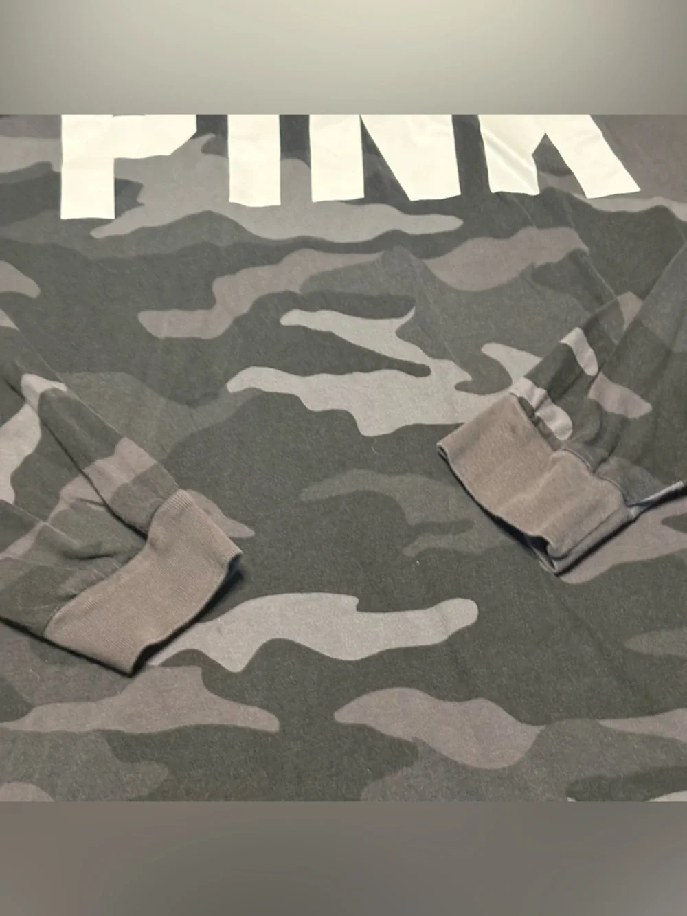 PINK Victoria's Secret Gray and Black Camo Long Sleeve Women’s Medium - Picture 3 of 8